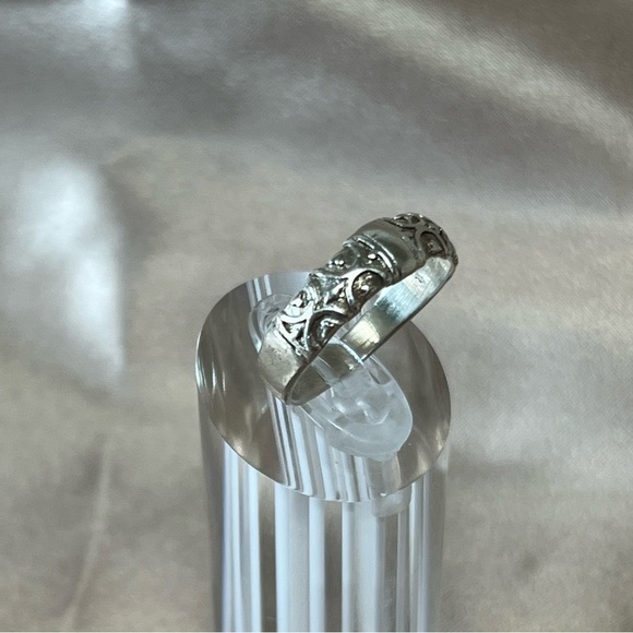 Sterling Silver 925 Engraved Scroll Work Ring Band Size 8.5 Dainty Boho Style - Picture 1 of 14